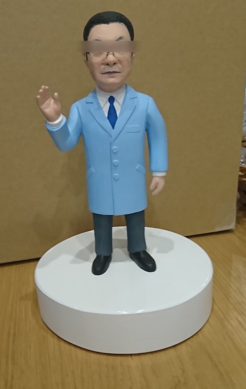 病院の先生の記念日に、そっくり人形のご依頼いただきました。page-visual 病院の先生の記念日に、そっくり人形のご依頼いただきました。ビジュアル